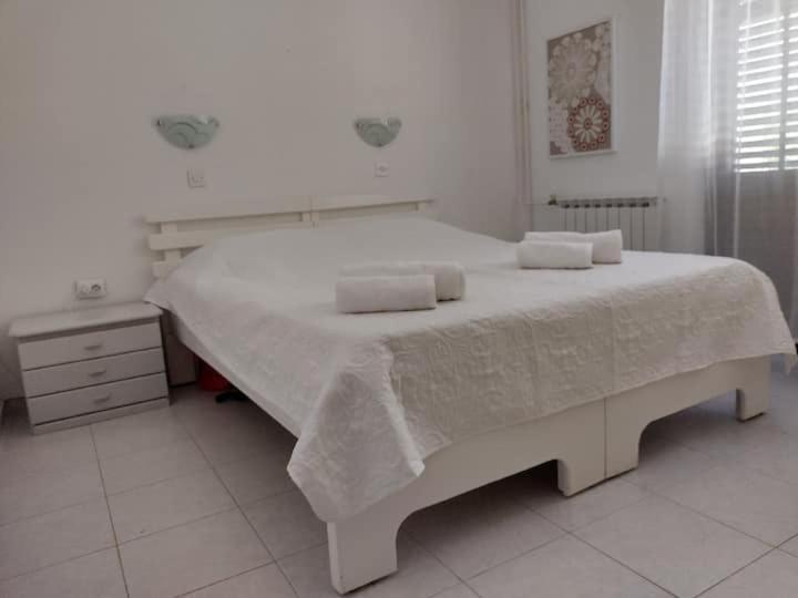Villa Kadinela, 200M From Kamenjak, Huge Quiet Garden With Barbecue, 2 New Kitchens بريمونتيرا المظهر الخارجي الصورة